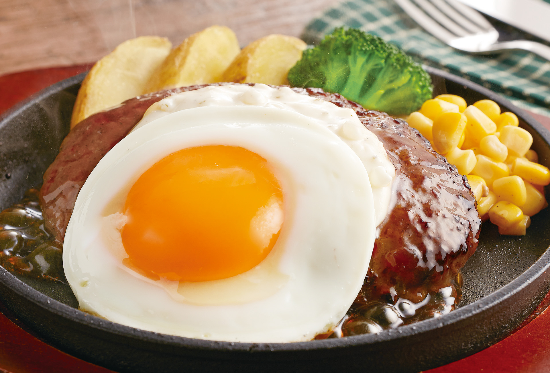 「てりたまハンバーグ」（878円）