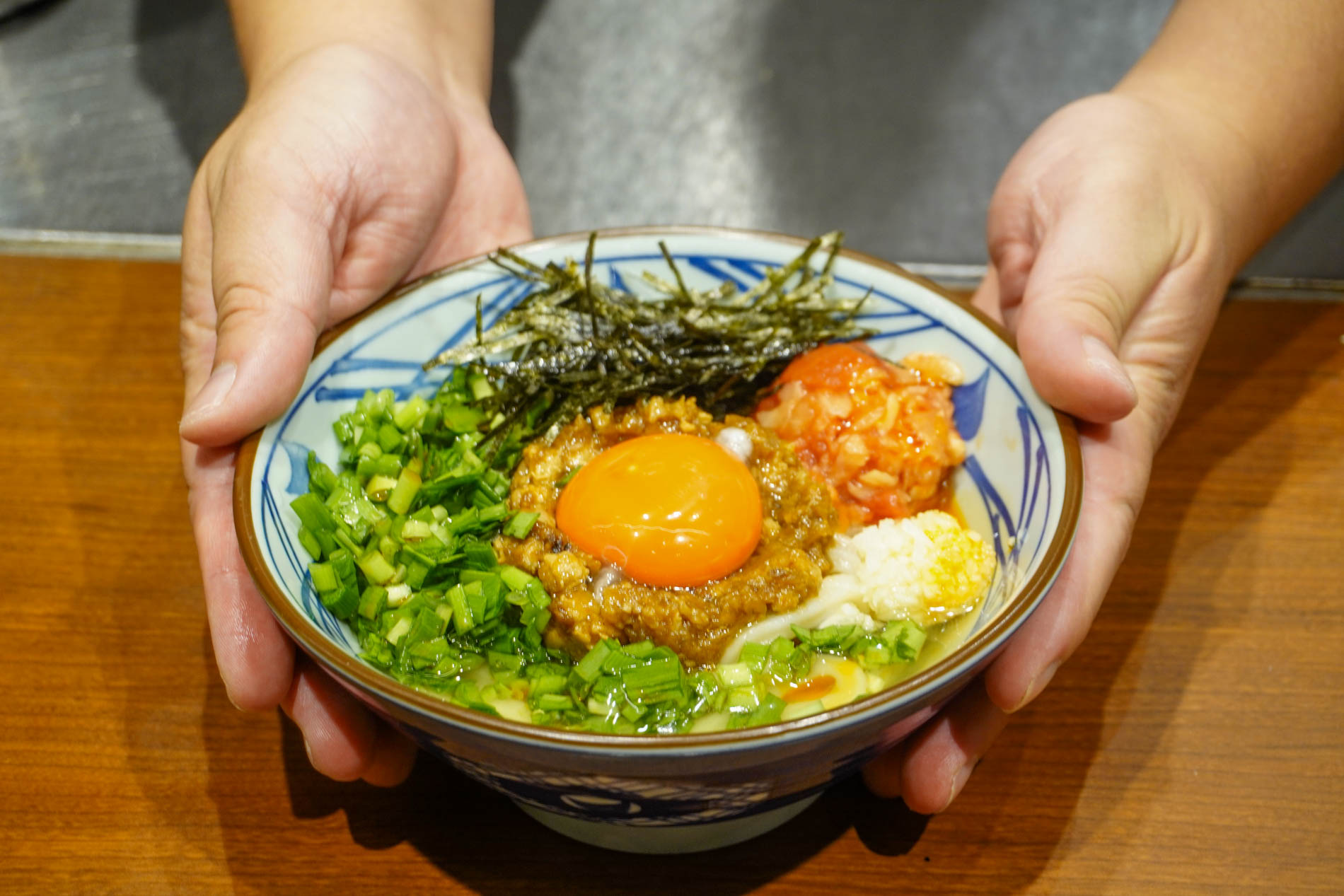 「肉辛まぜうどん」が完成