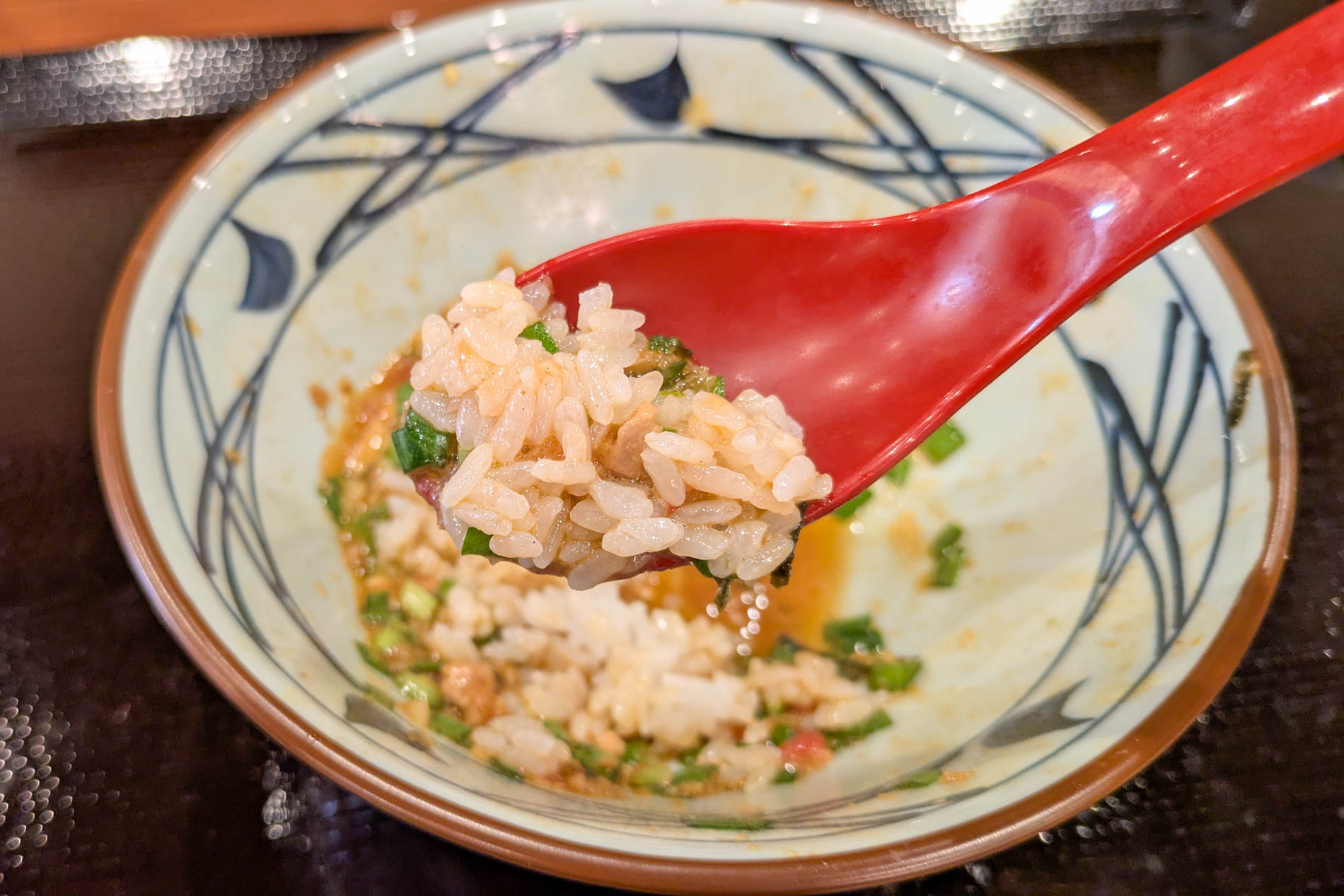 濃厚タレがひと口ごはんと合わさる
