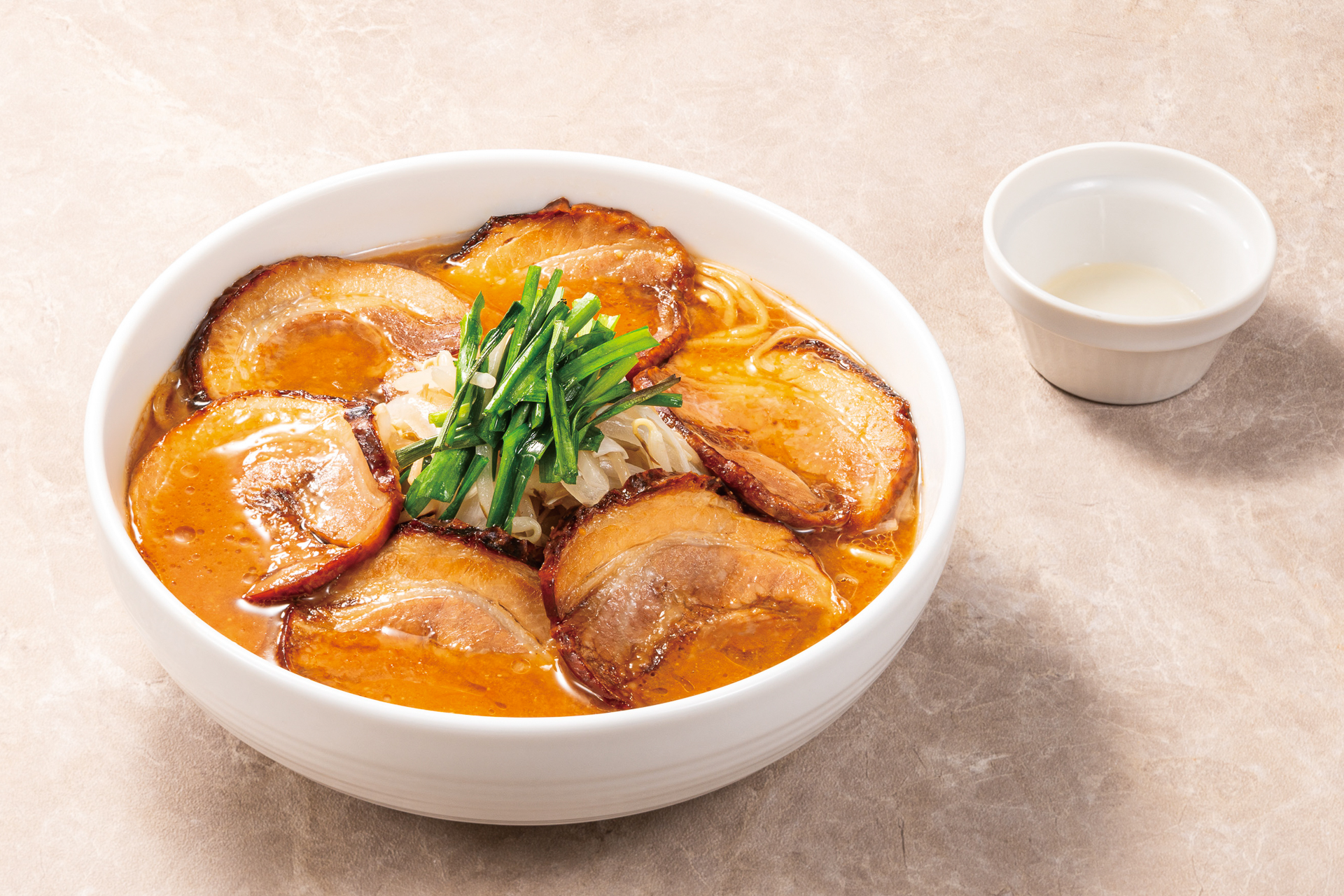 「味噌チャーシューらぁ麺・改～五重の味噌」（2398円）