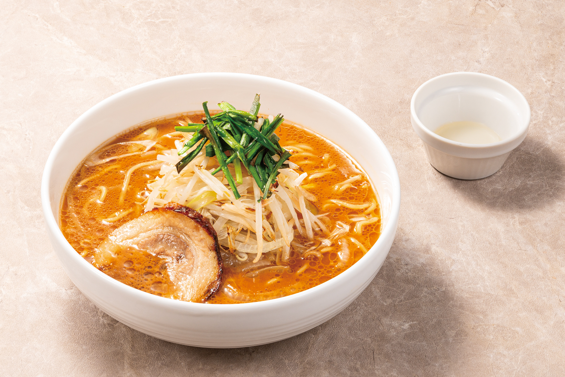 「味噌らぁ麺・改～五重（いつつがさね）の味噌」（1496円）