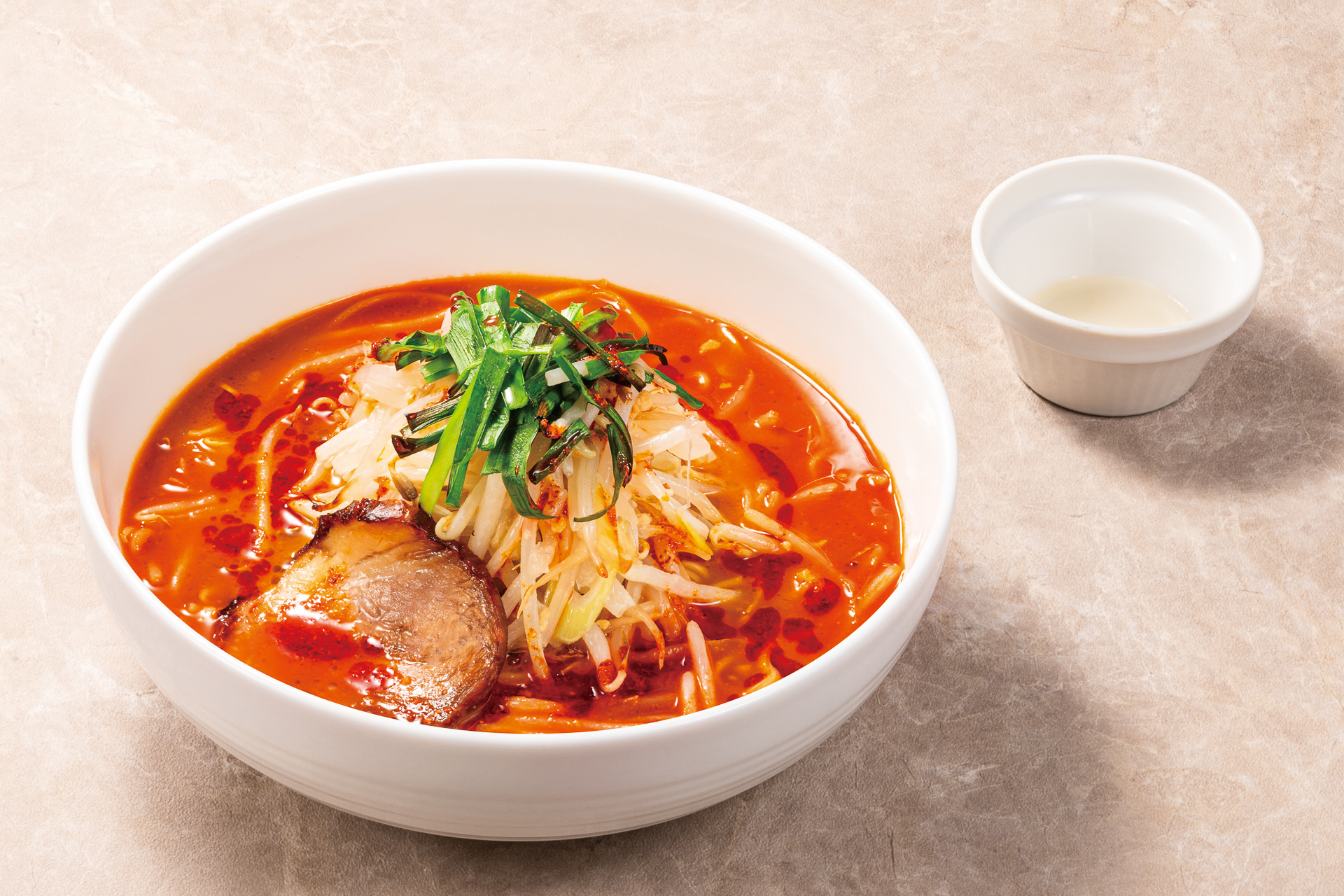 「辛味噌らぁ麺」（1595円）