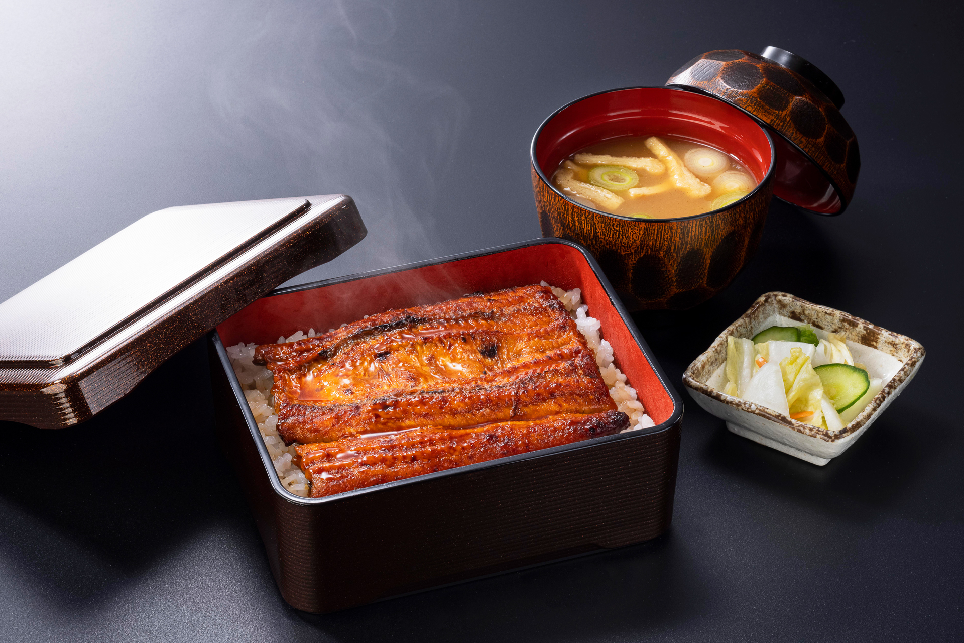 「うな重」（関東2541円、北海道2189円）