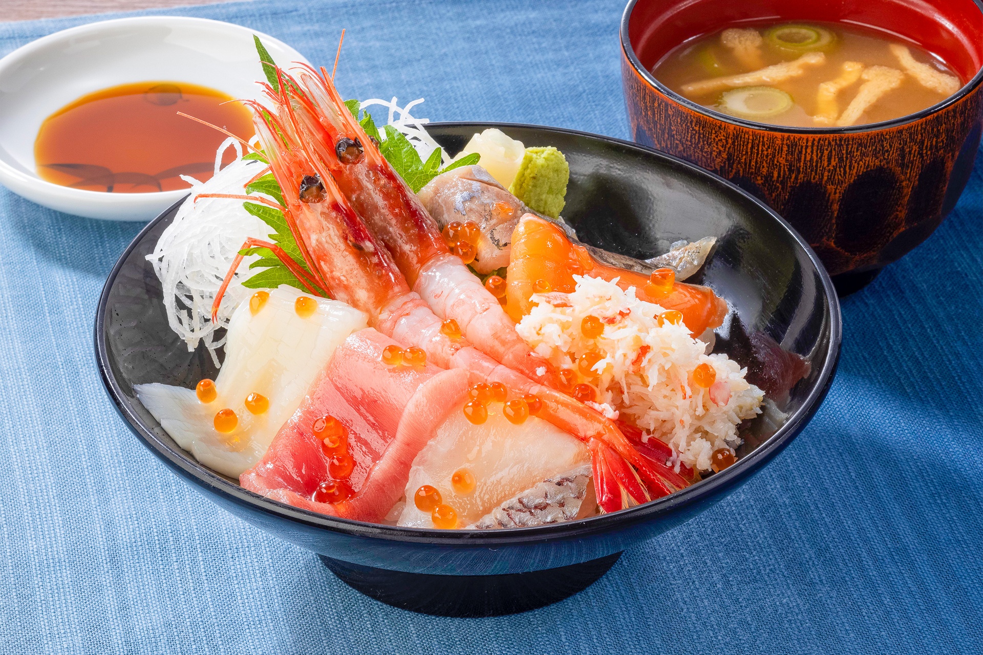 「海鮮丼」（1738円）