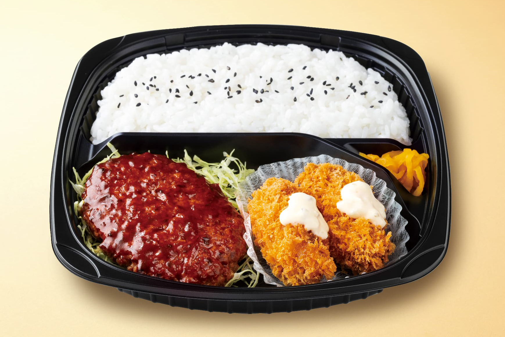 「直火焼ハンバーグカキフライ弁当～デミグラスソース～」（799円・税別）