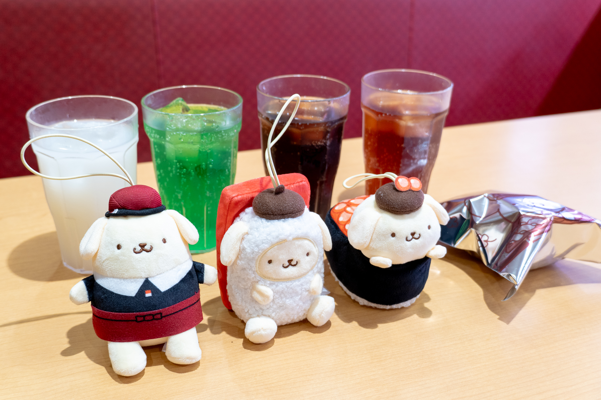 「ポムポムプリン コラボマスコット付き ソフトドリンク」（1320円～）