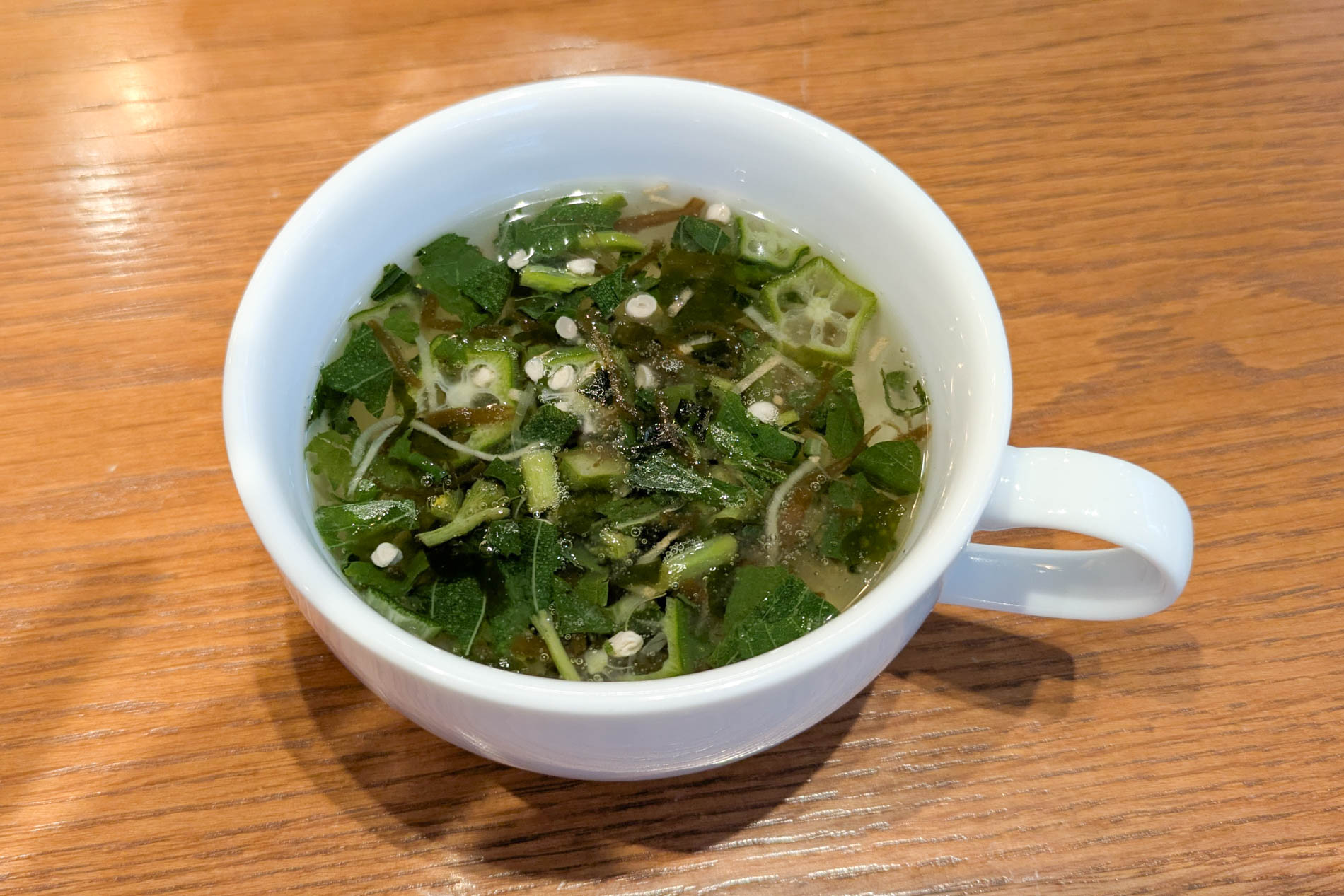 試食で提供された「成城石井 生姜香る4種のねばねば具材のスープ」