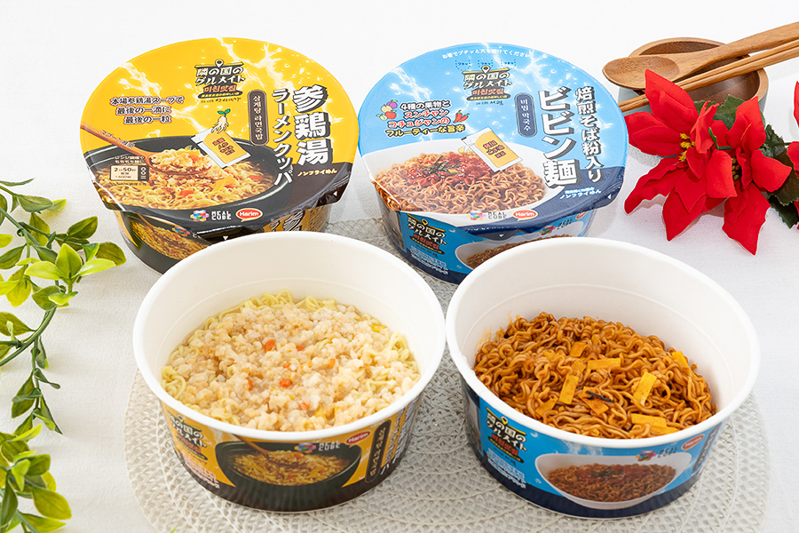 「参鶏湯ラーメンクッパ」（左）、「焙煎そば粉入りビビン麺」（右）