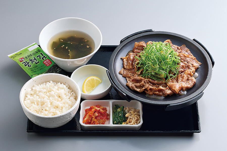 「京都産九条ねぎ旨塩牛カルビ定食」（1350円）