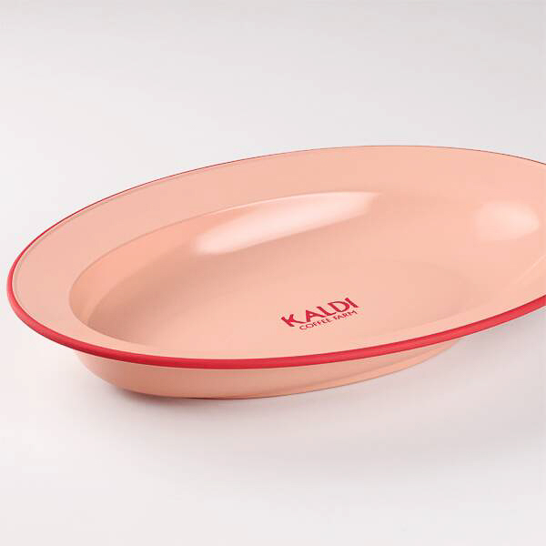 山中塗の技術を活かしたカレー皿。ふちの赤いラインがアクセント