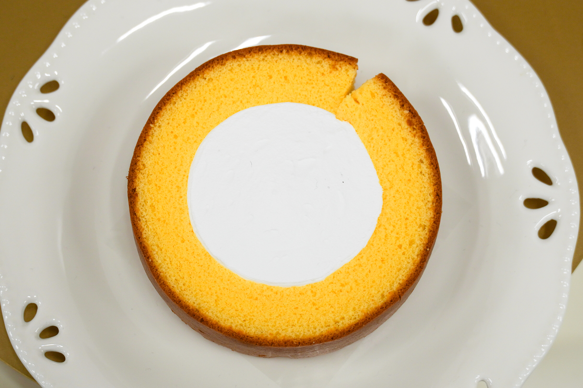 「生クリームロールケーキ」の断面