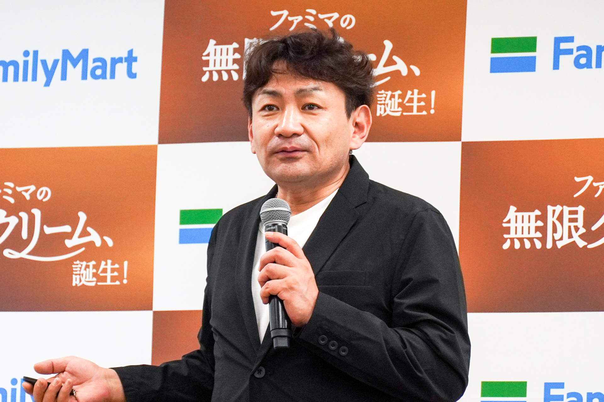 株式会社ファミリーマート 商品本部 スイーツ部長の鈴木崇義氏