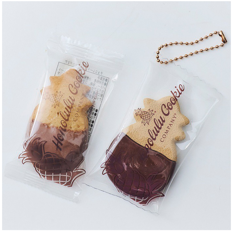 本物そっくりのクッキーチャーム（チョコレート・ディップ・マカダミア）