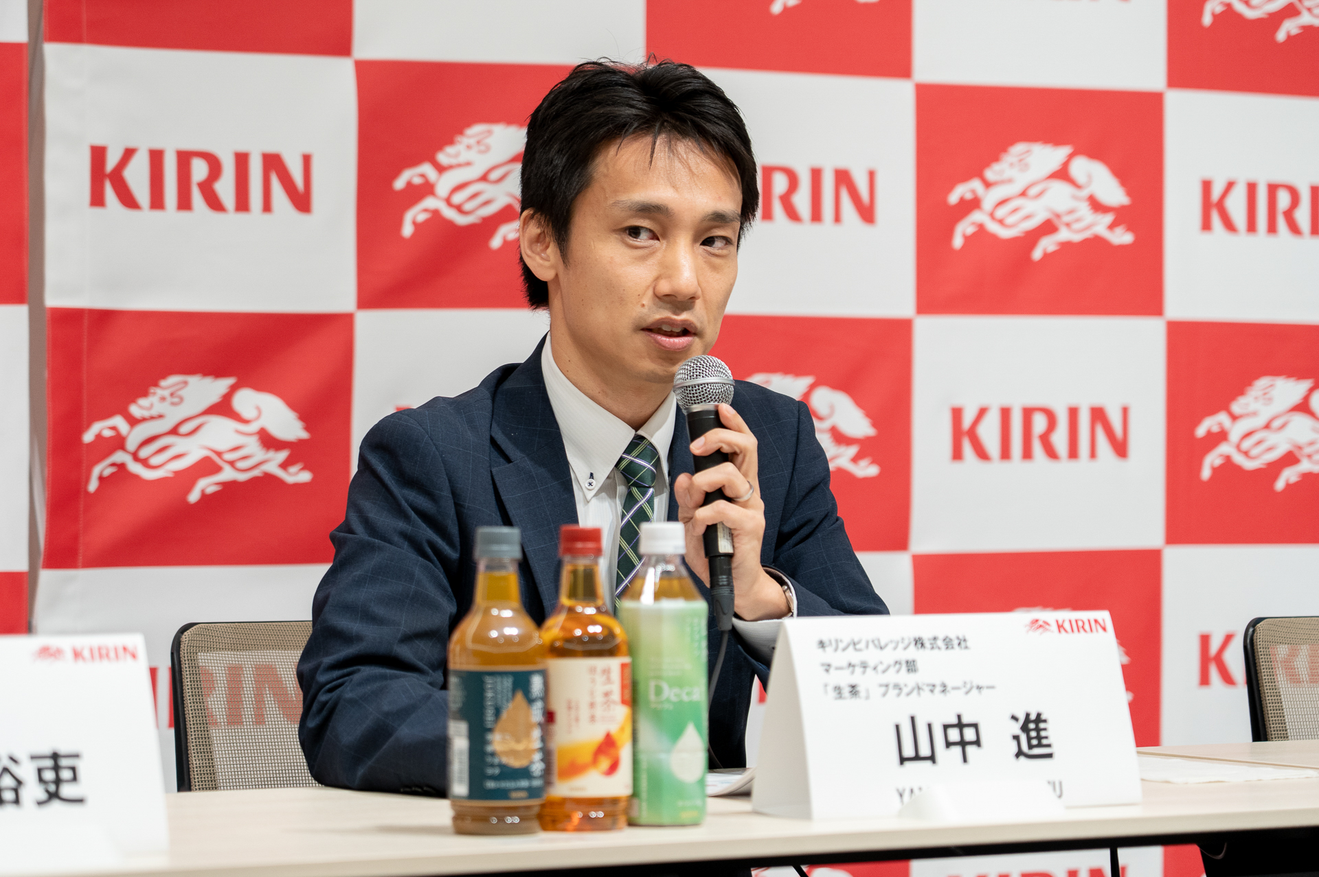 キリンビバレッジ株式会社 マーケティング部の山中進氏。飲みやすさ、健康、味や香りが3大ニーズと説明