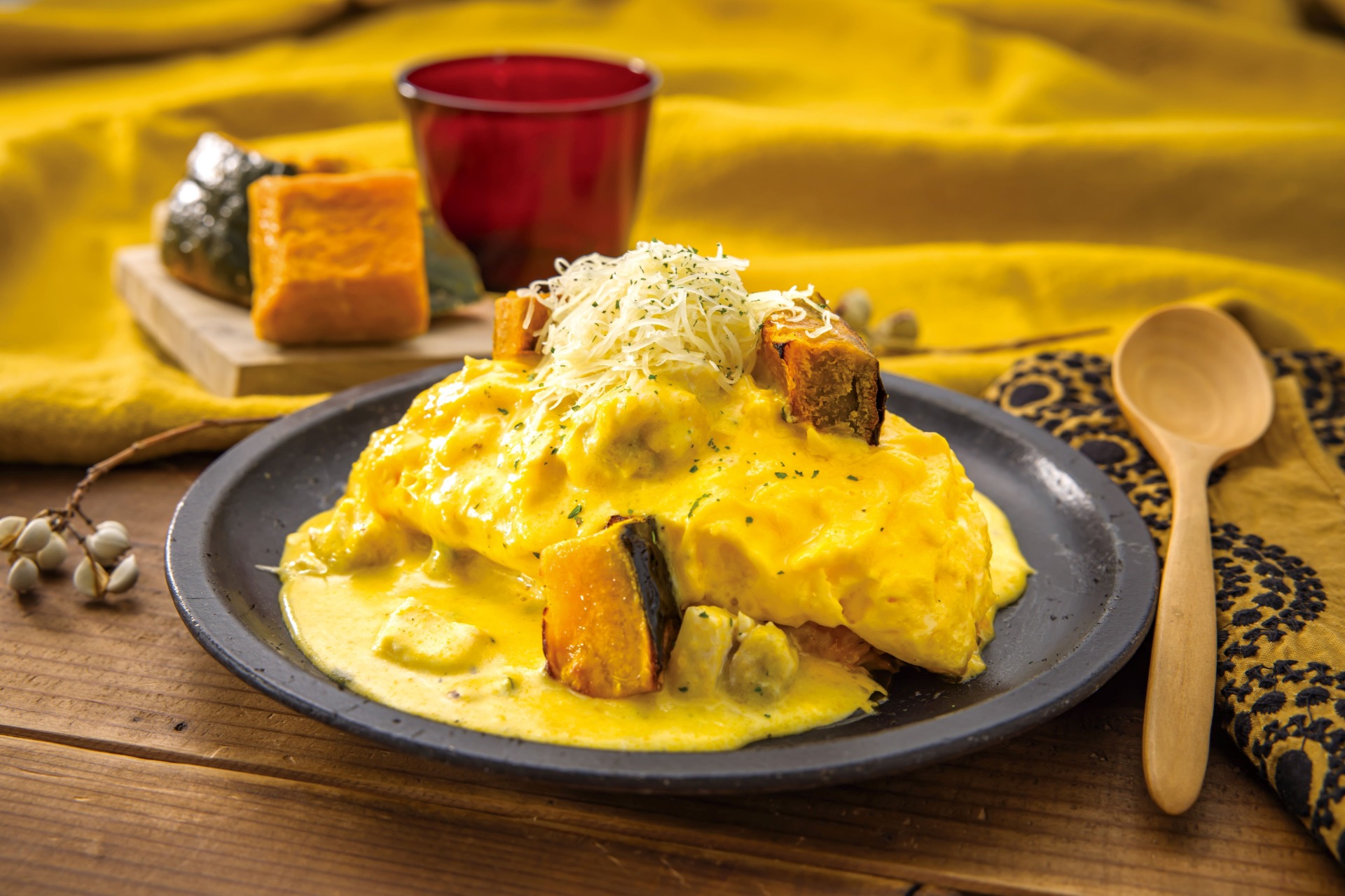 「鶏とかぼちゃの焼きオムドリア」（1749円）