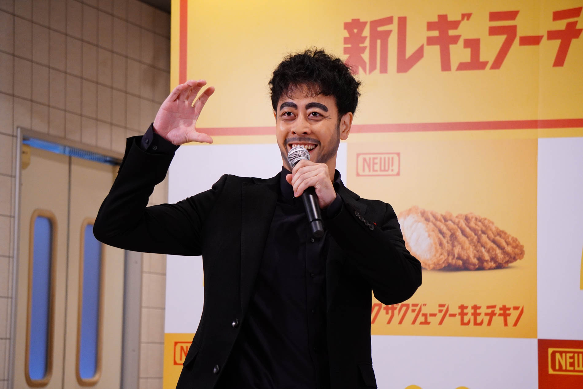 阿部さんに扮して登場したラパルフェ・都留拓也さん