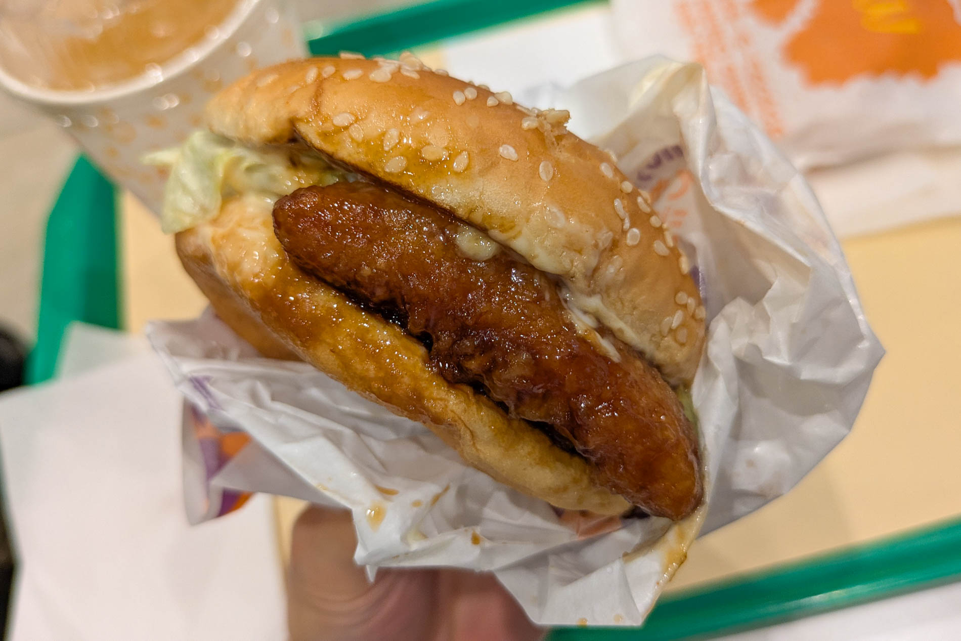 試食した「てりやきチキンジューシーマック」
