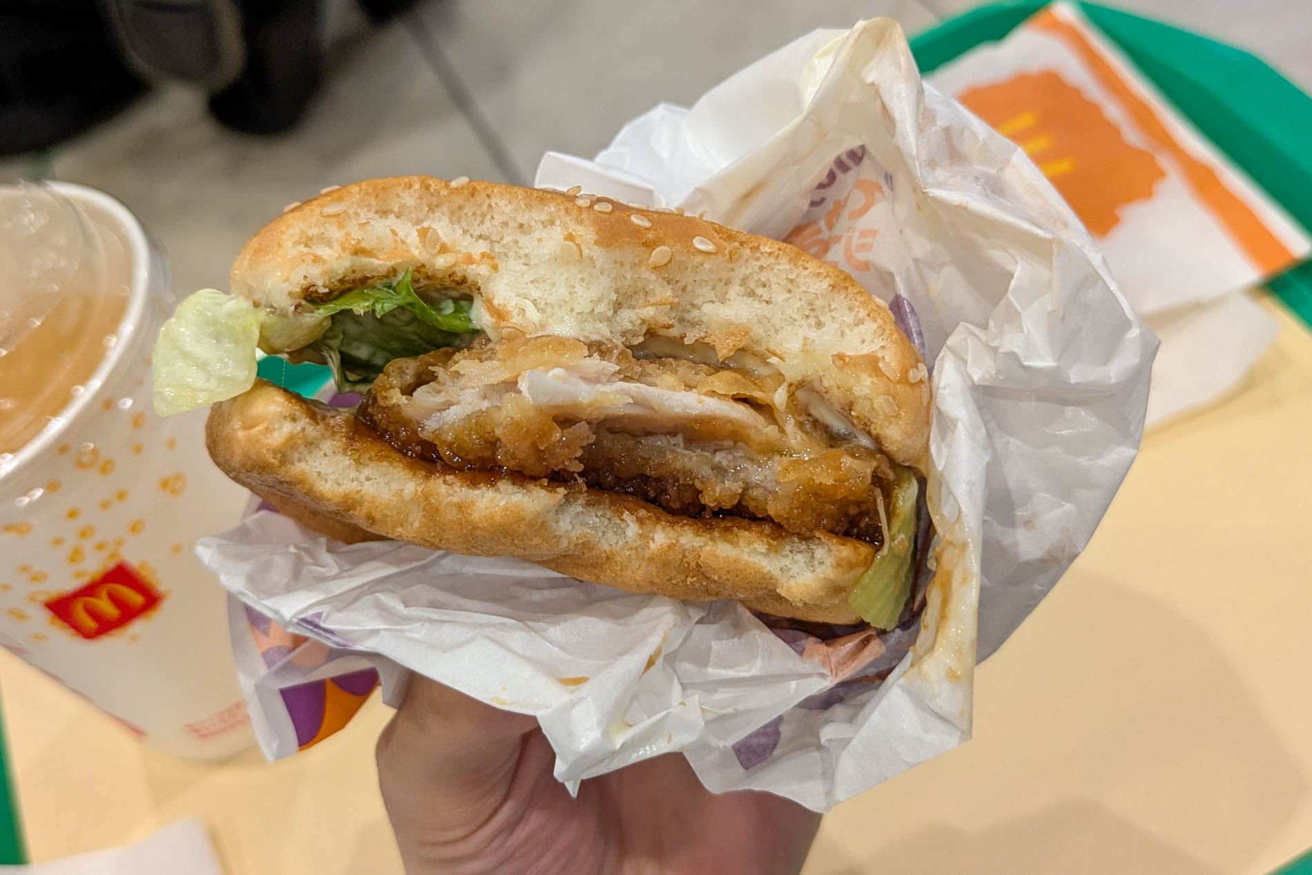 試食した「てりやきチキンジューシーマック」