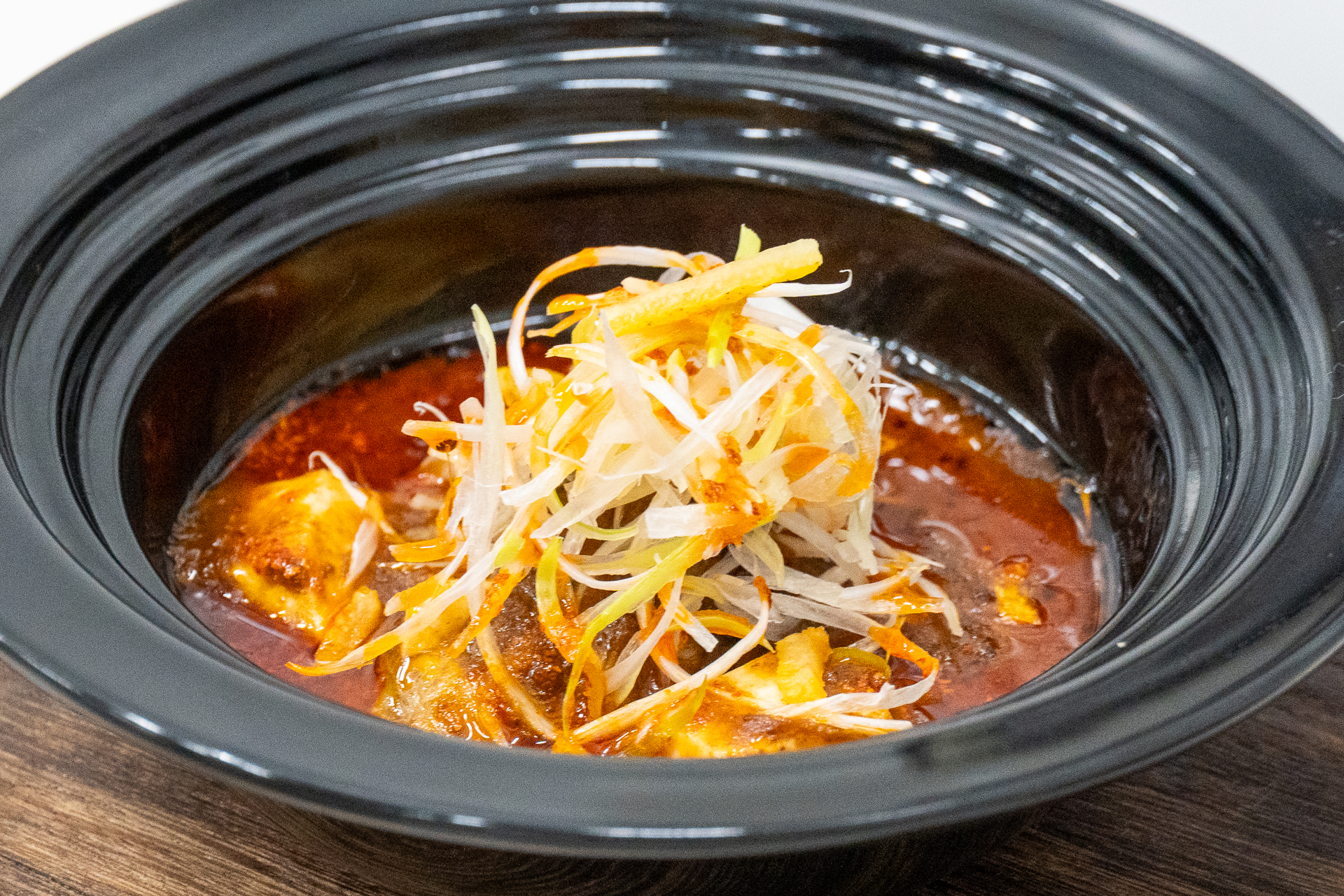 刻み柚子を散らした「麻婆牡蠣＆豆腐」（759円）