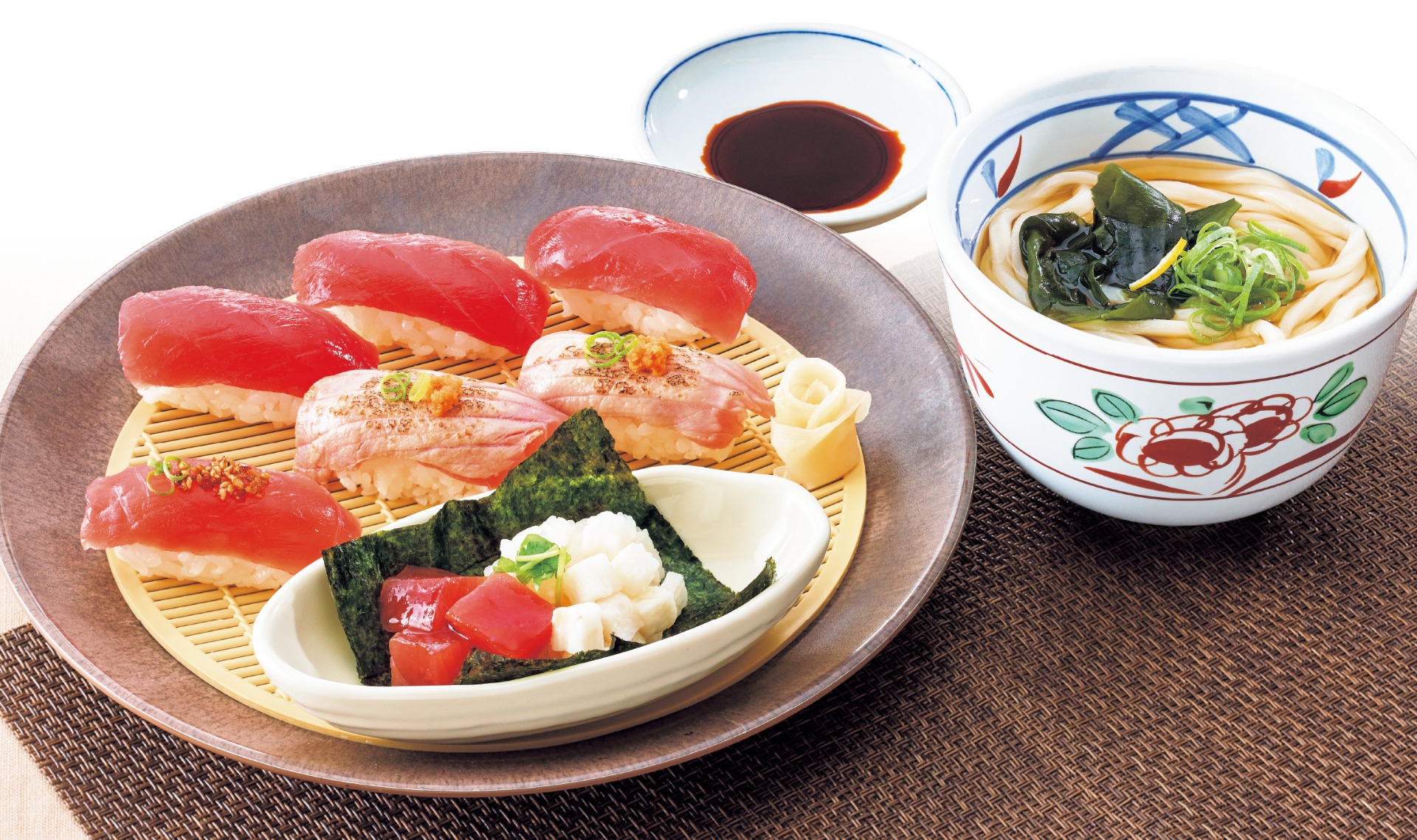 「鮪にぎり盛り合わせセット」（1538円）