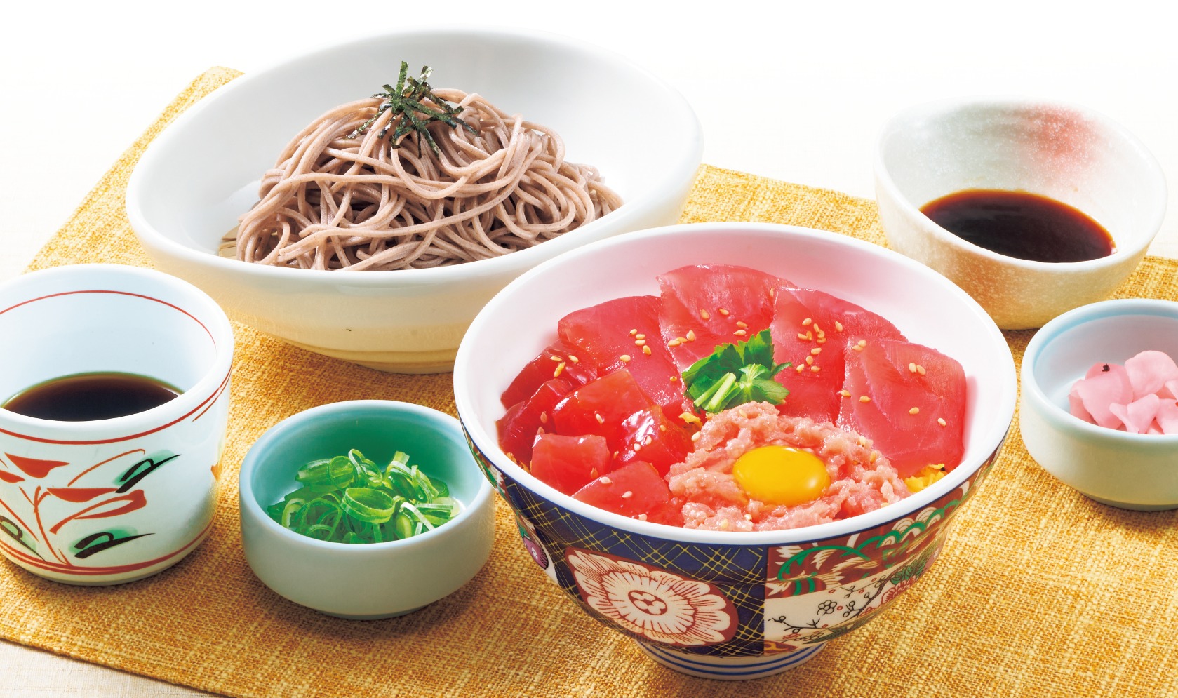 「鮪三種丼セット」（1648円）