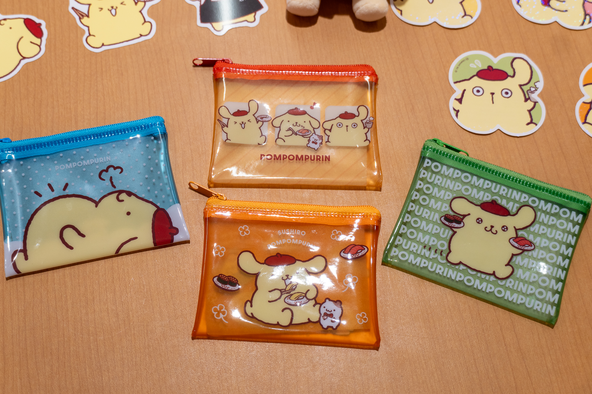 「ポムポムプリン コラボファスナーポーチ付き つくローセット」に付くコラボファスナーポーチ（全4種）