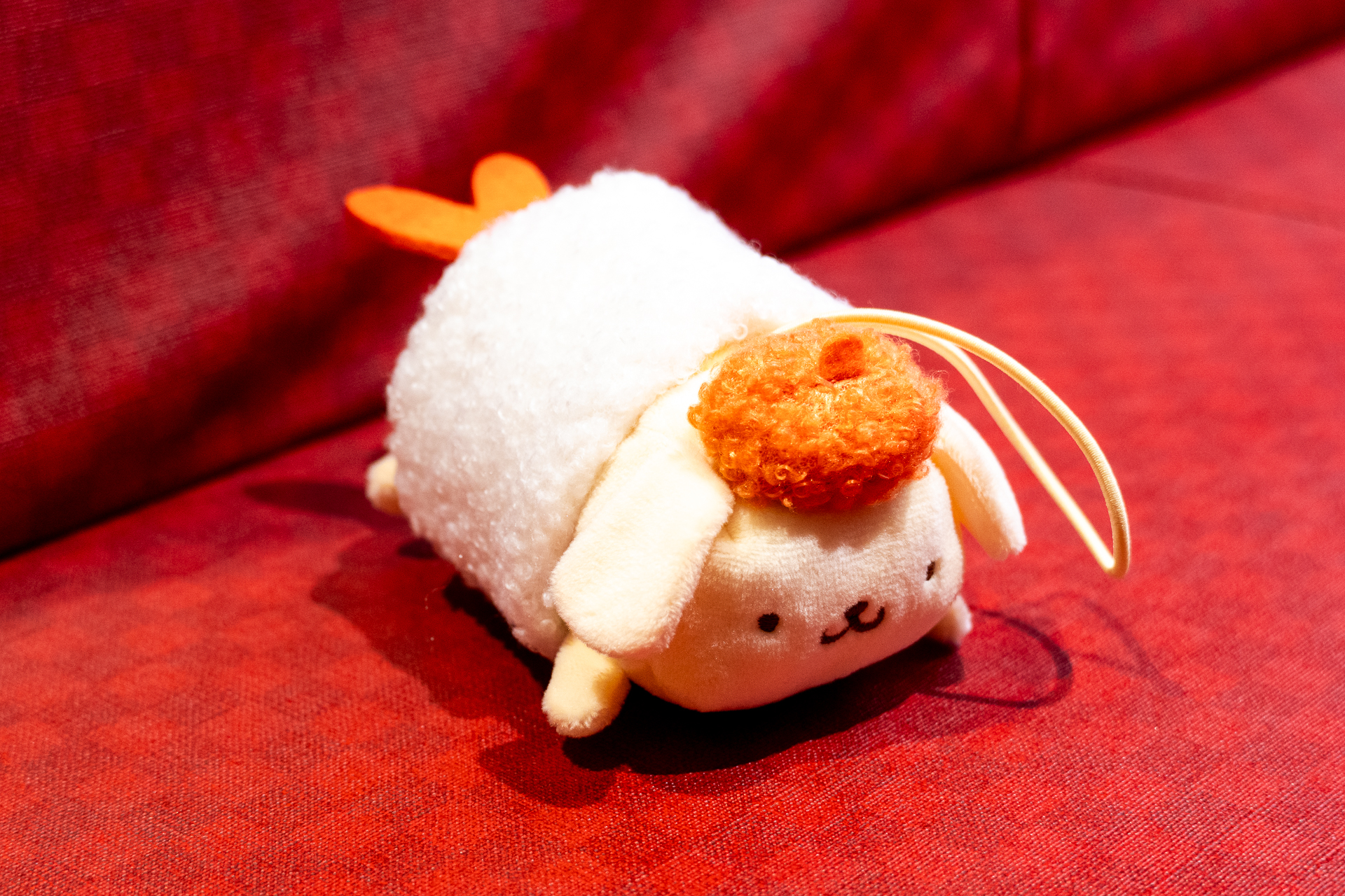 エビをのせたポムポムプリンのマスコット