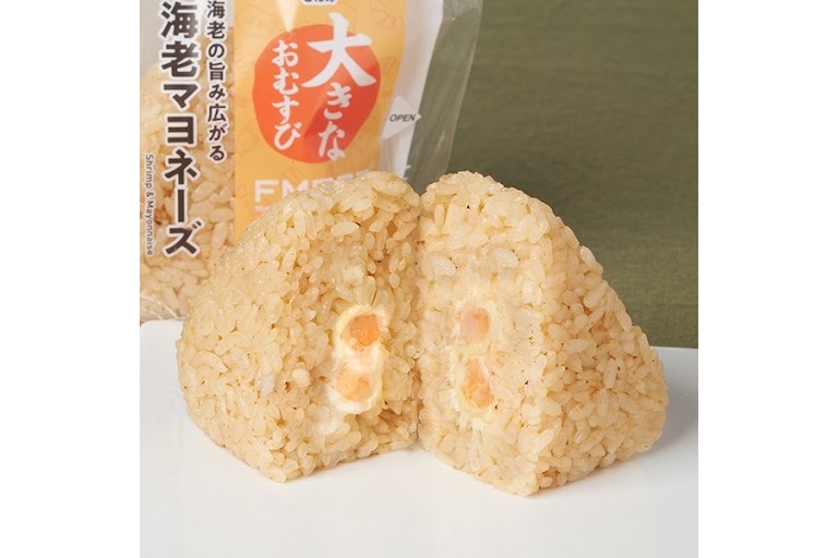 「海老の旨み広がる大きなおむすび海老マヨネーズ」（318円）