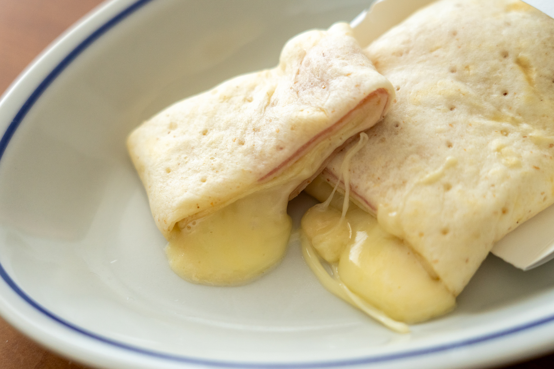 見てください、このあふれんばかりのチーズの量！