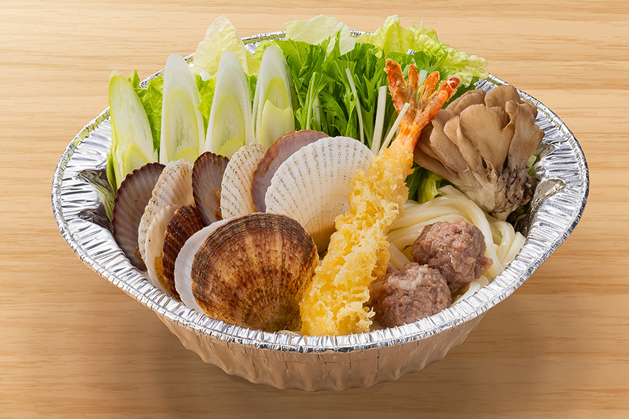 持ち帰りの「海鮮鍋焼きうどん」（1706円）