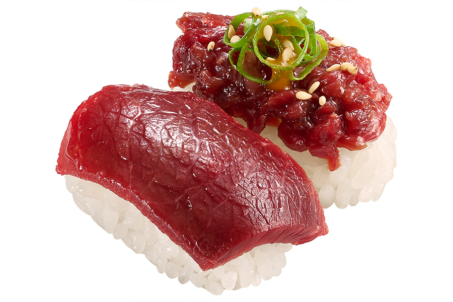 「馬刺し食べ比べ」（360円～）