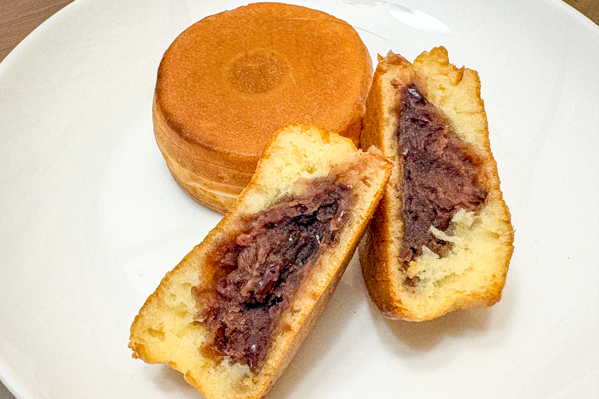 もちもちの生地の中につぶあん。トースターでカリッと焼いた