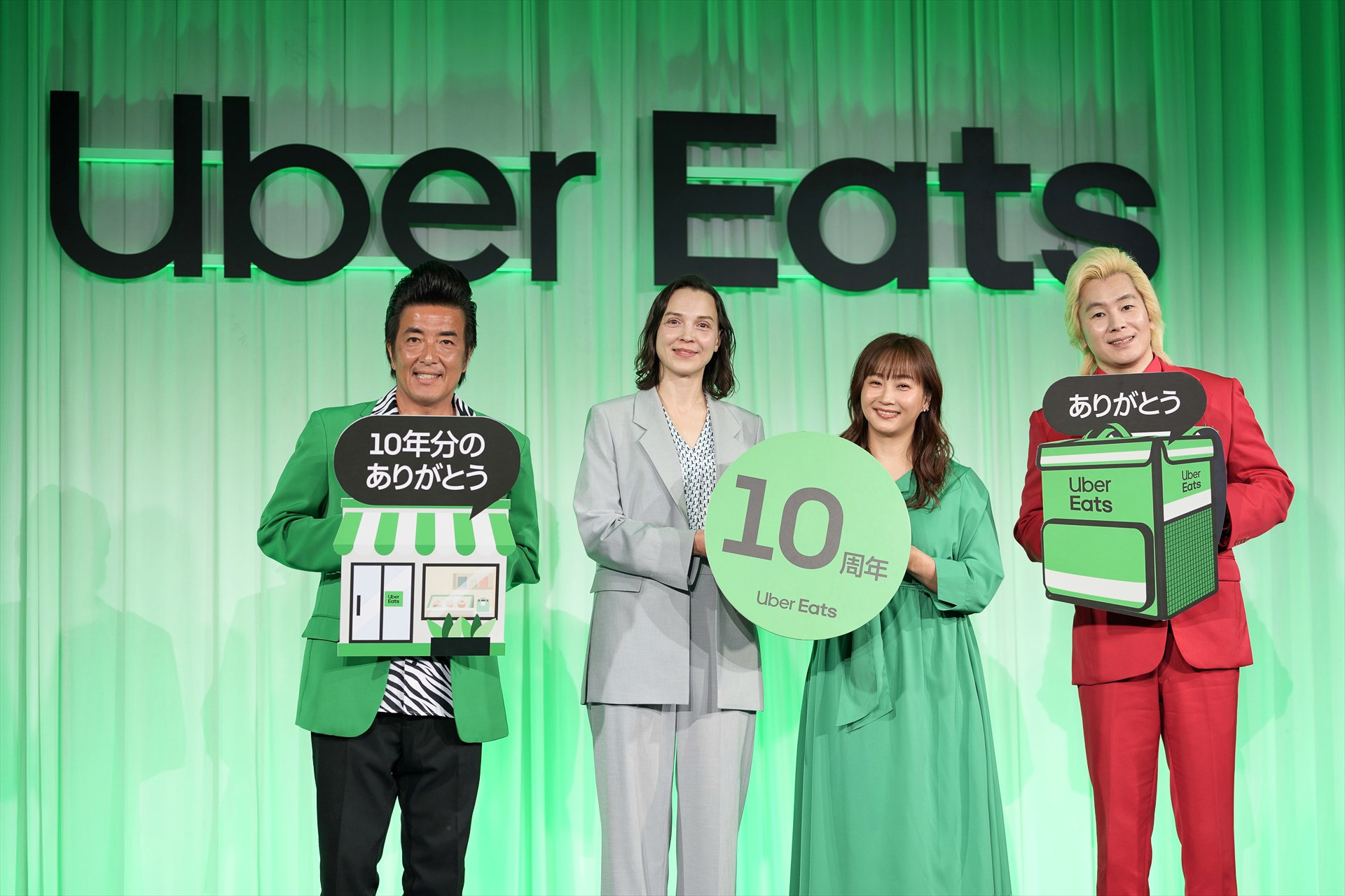 左から、TAIGAさん、ブロヴキナ氏、藤本美貴さん、カズレーザーさん