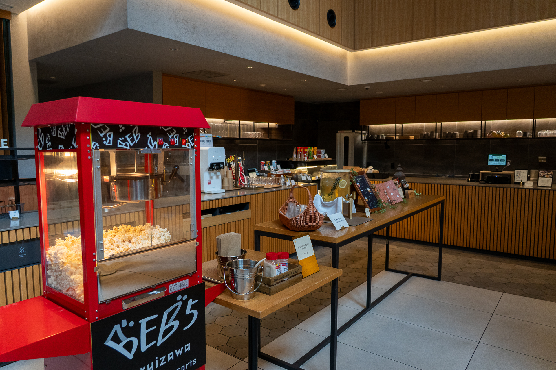 24時間オープンのBEBカフェは小腹が空いたときの強い味方