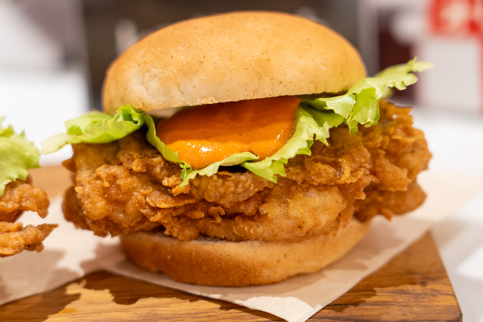 「オリジナルチキンバーガー（レッドホットソース）」（540円）