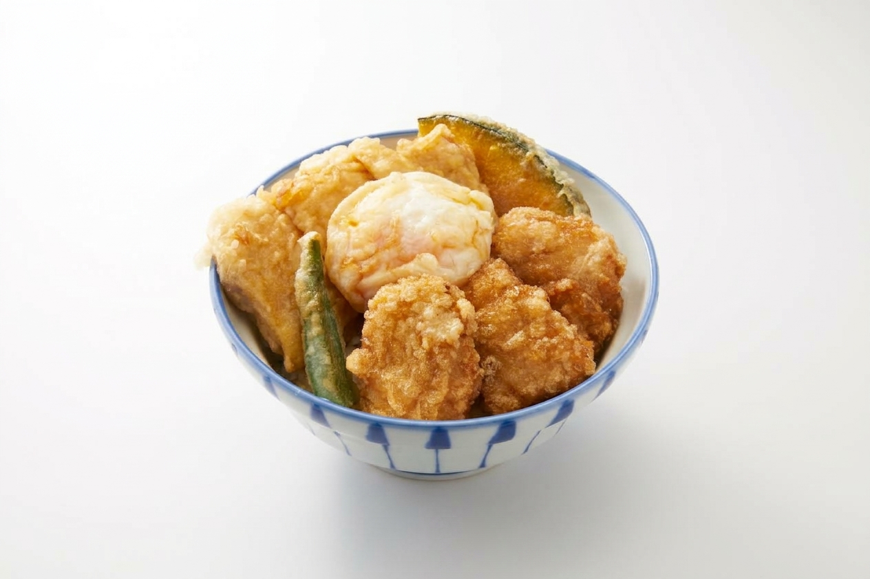 「鶏もも天×からあげ天丼」（990円）