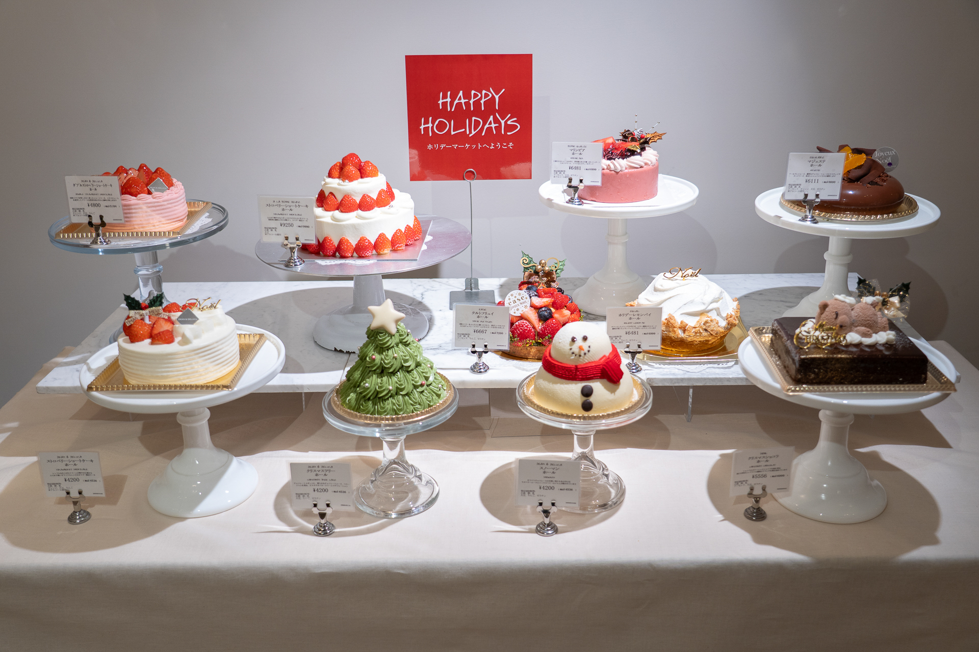 都内の人気パティスリーから届くクリスマスケーキと、DEAN & DELUCAオリジナルのクリスマスケーキ。どれもおいしそう♪