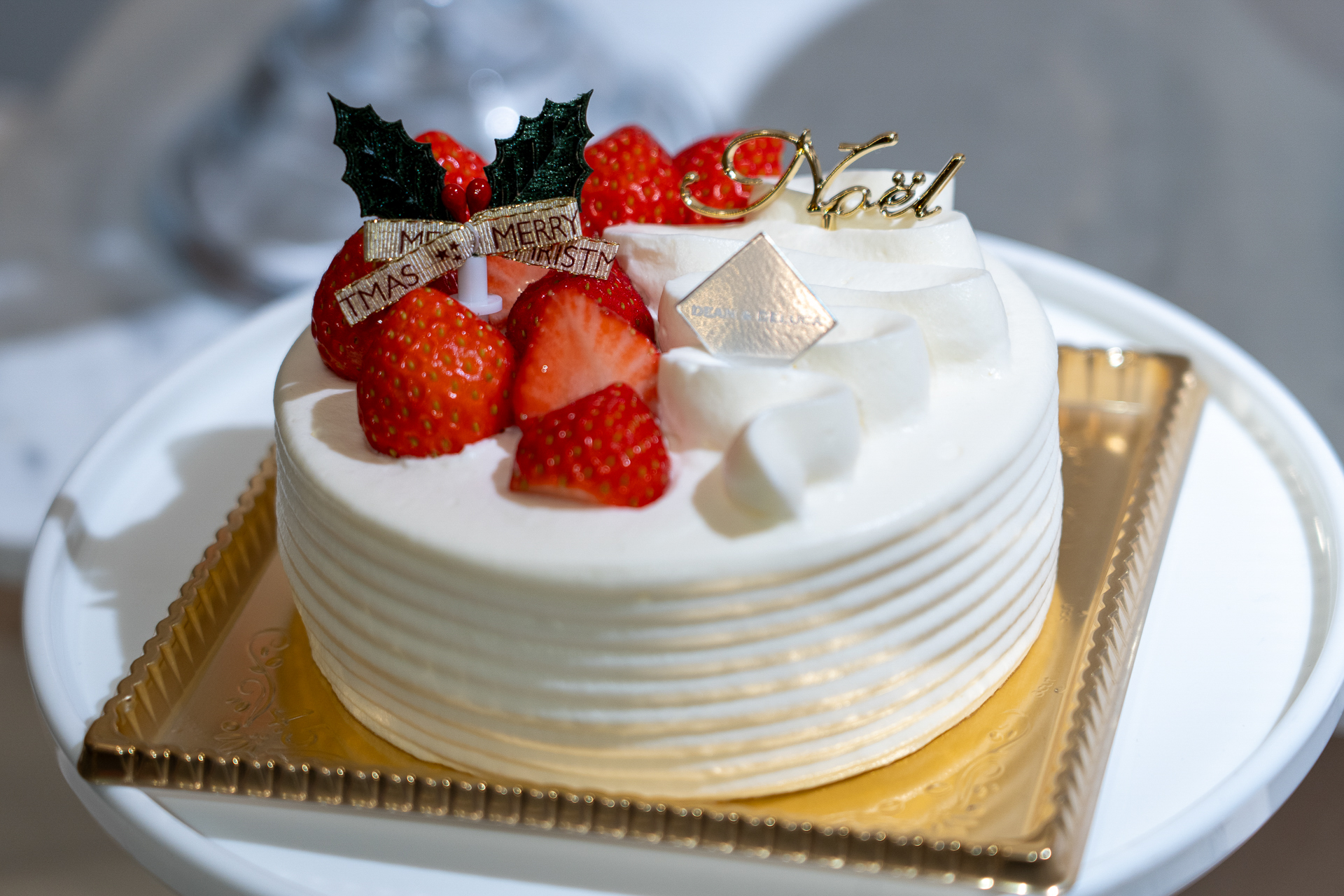 定番の白い「ストロベリーショートケーキ」（4536円）も健在