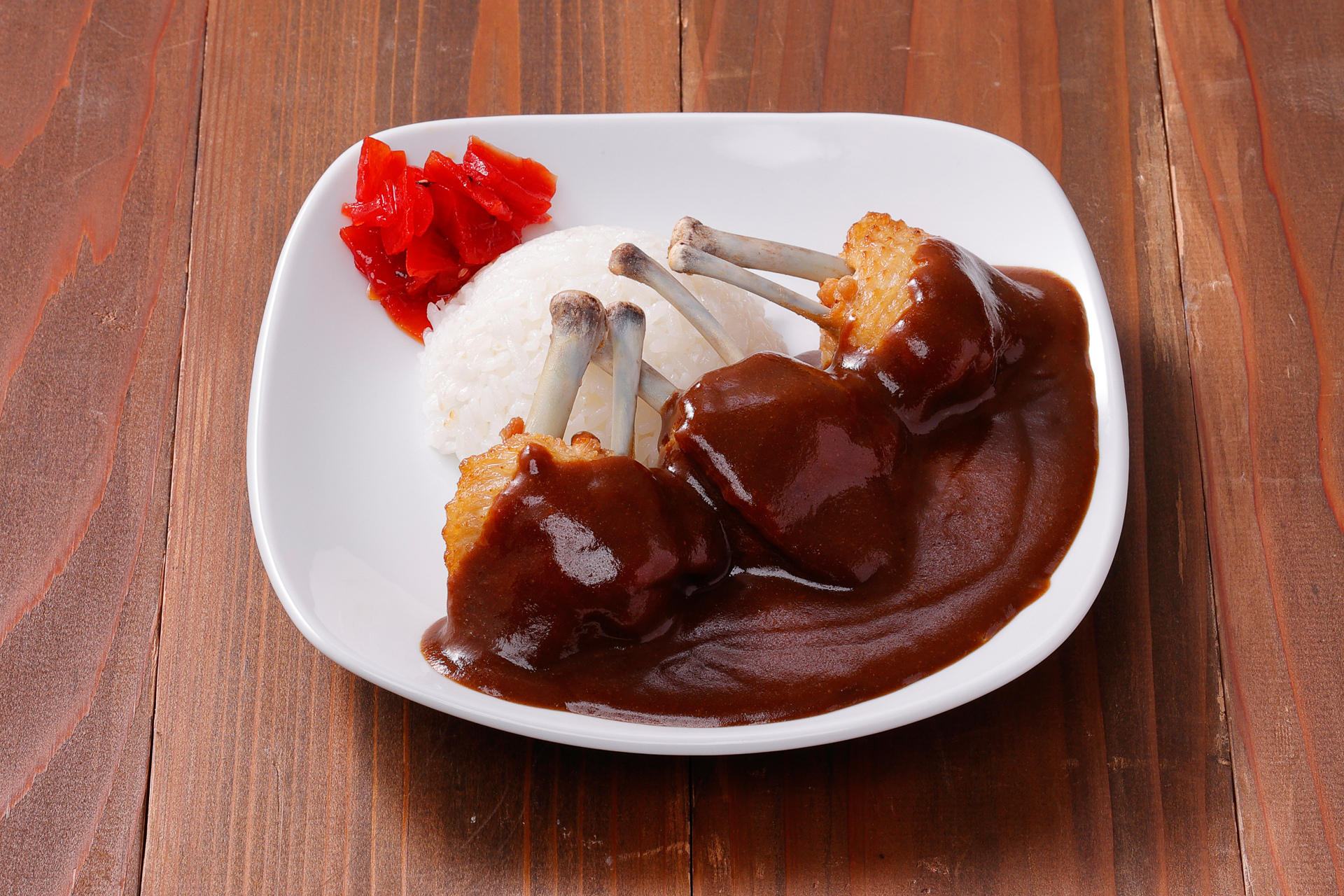 「アパ社長カレーライス 手羽先バンザイと一緒に」（410円）