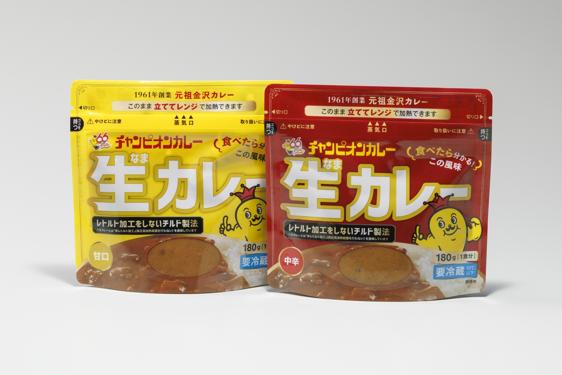 チャンピオンカレー 生カレー（左：甘口/右：中辛）