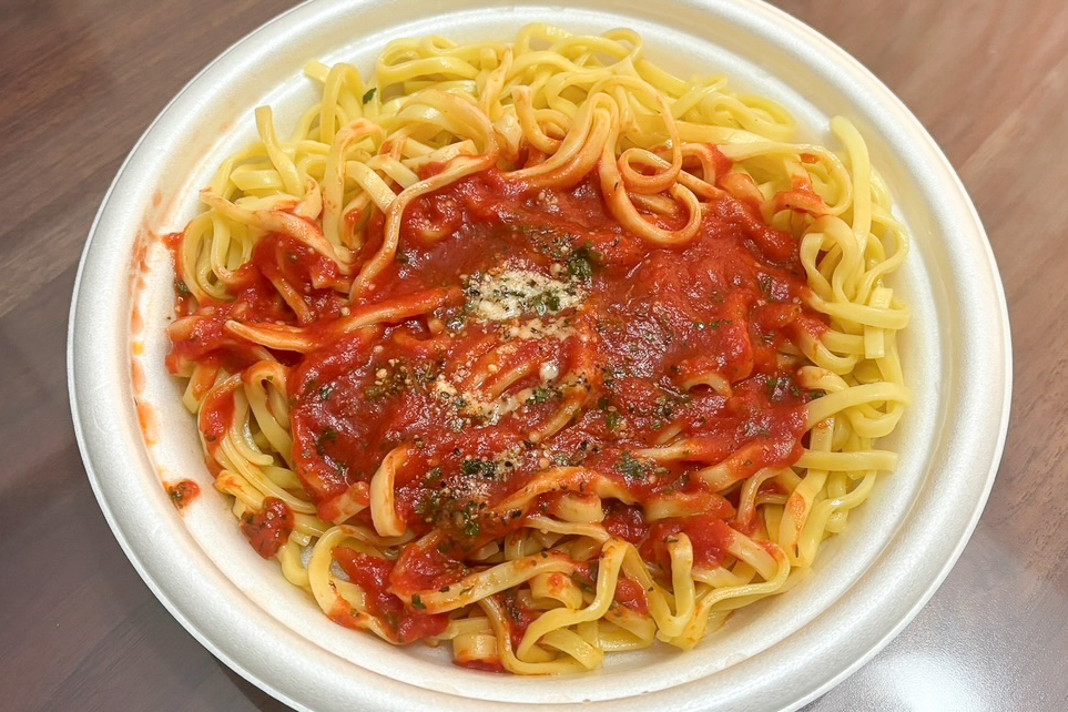 「生パスタ 濃い濃いトマトパスタ」（538円）