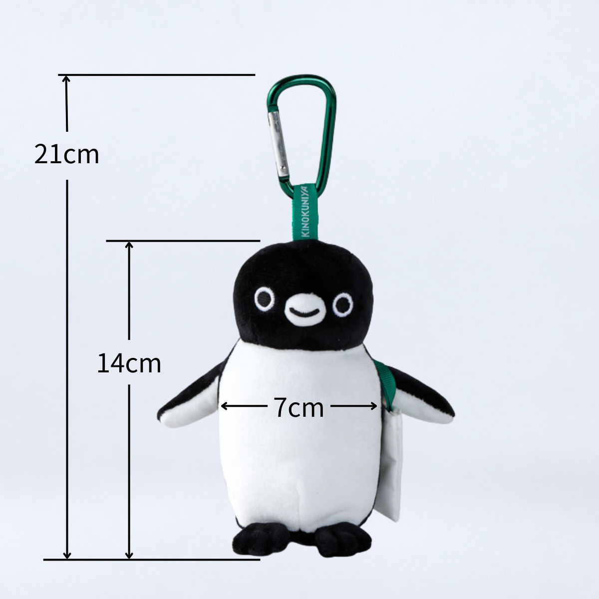 マスコットは高さ約14cm、カラビナを含む全長は約21cm