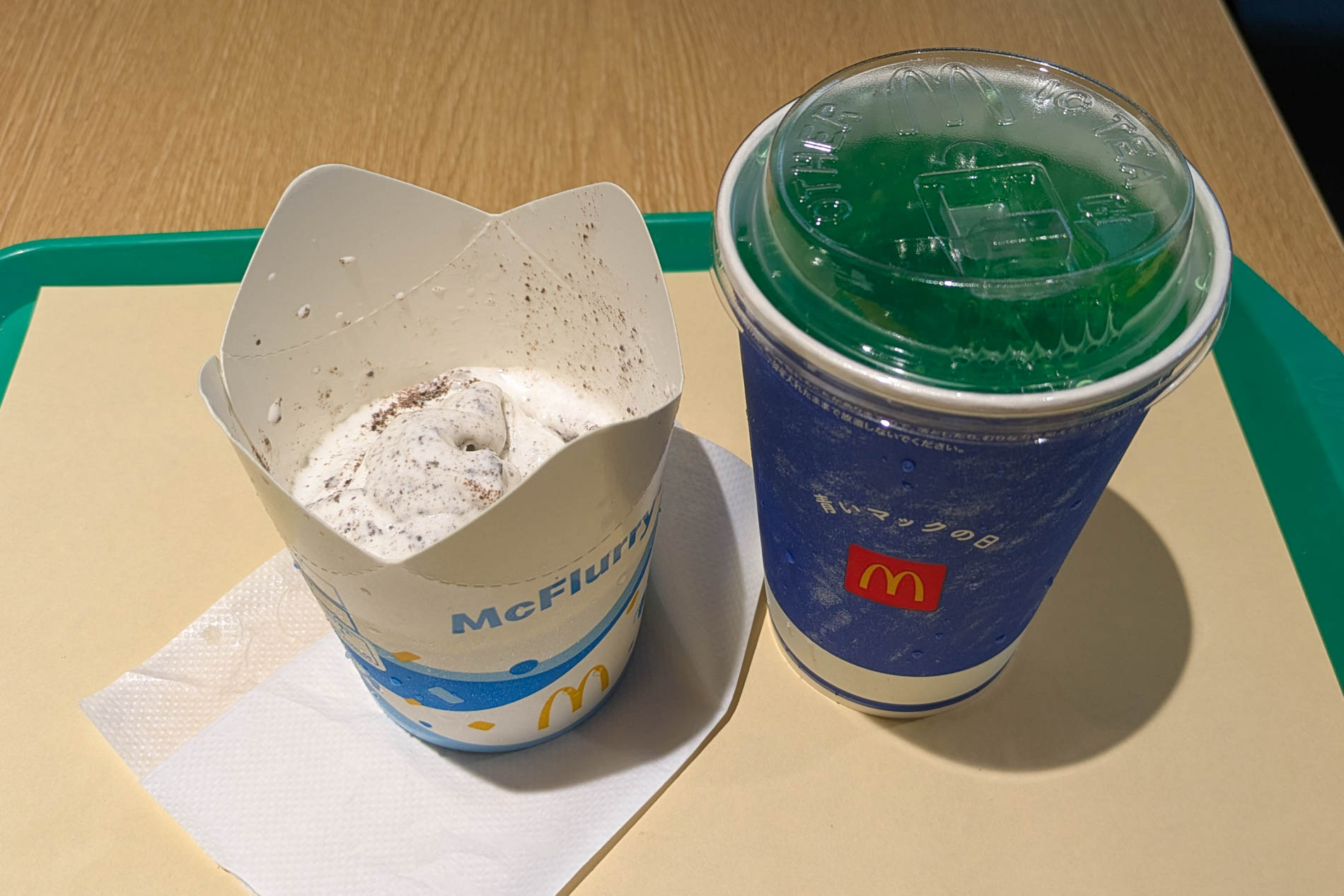 子どもにも人気の「マックフルーリー オレオ クッキー」と「ファンタ メロン」