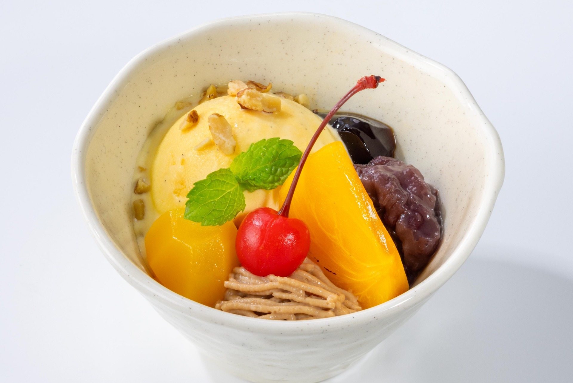 「柿と栗の秋色パフェ」（714円）