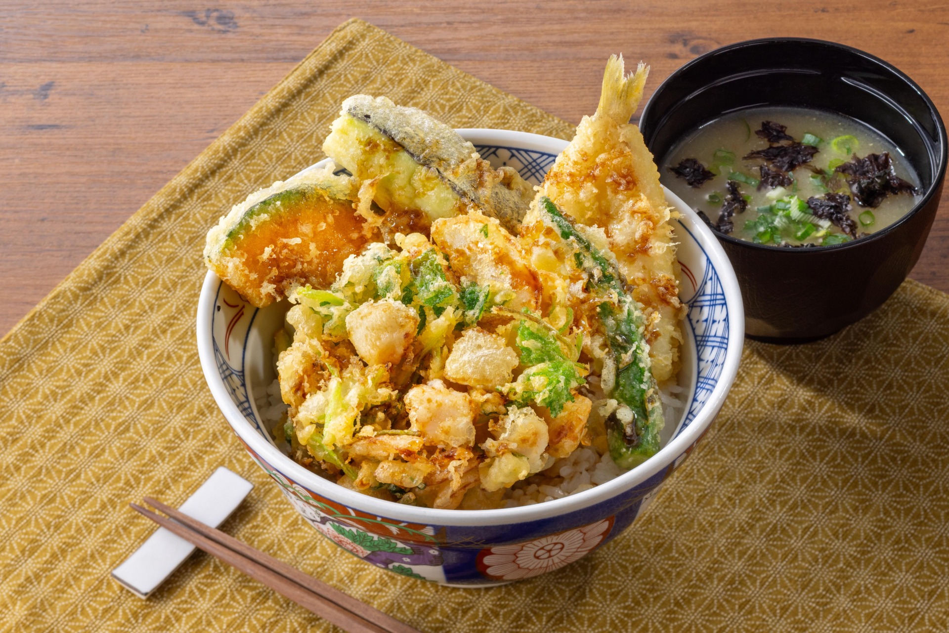 「藍屋天丼《梅》」（1693円）
