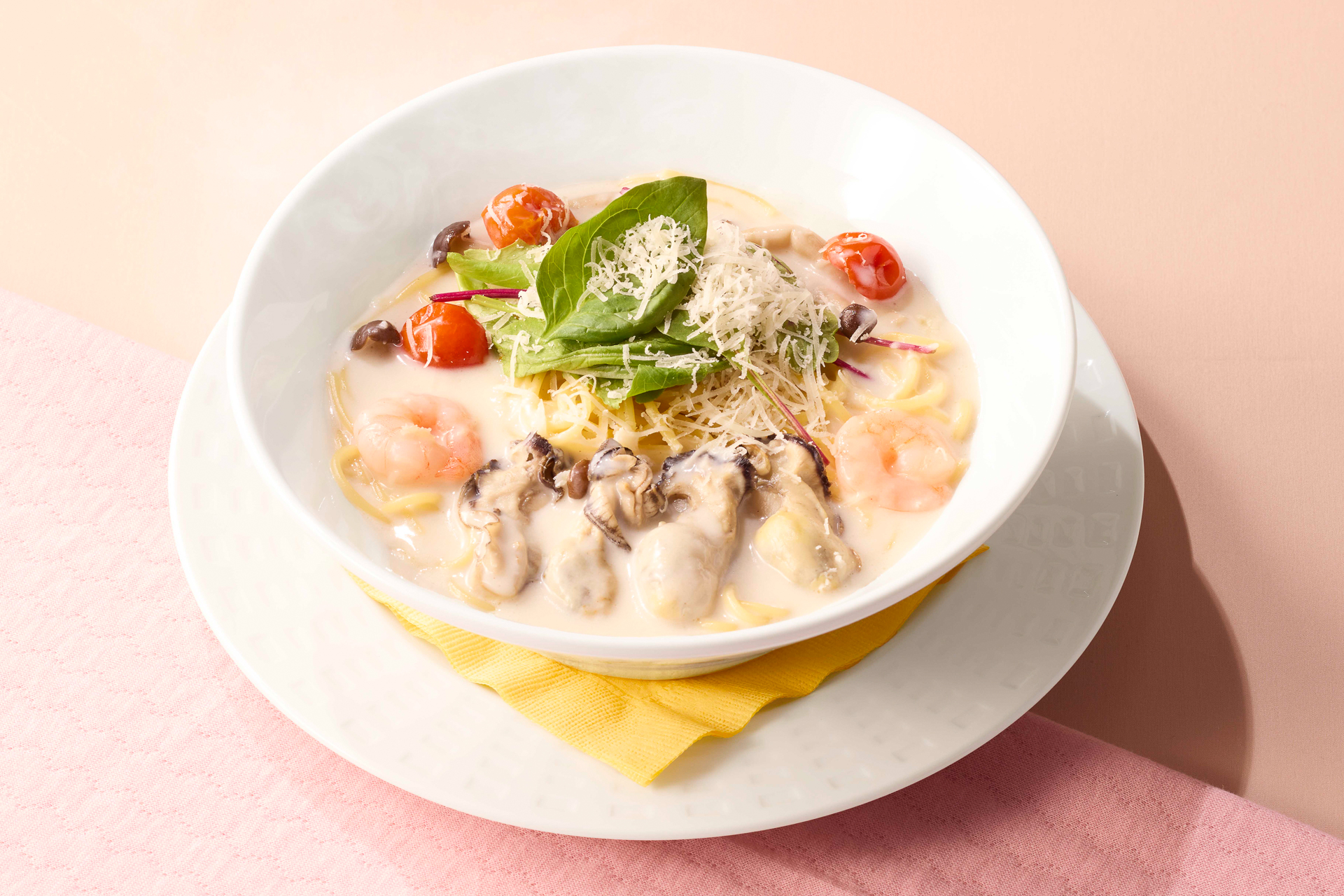 「たっぷり牡蠣のクリームスープパスタ」（1408円）