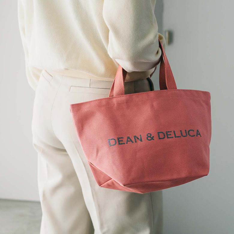 DEAN & DELUCA「チャリティートートバッグ」ラズベリーピンク Sサイズ（2750円）