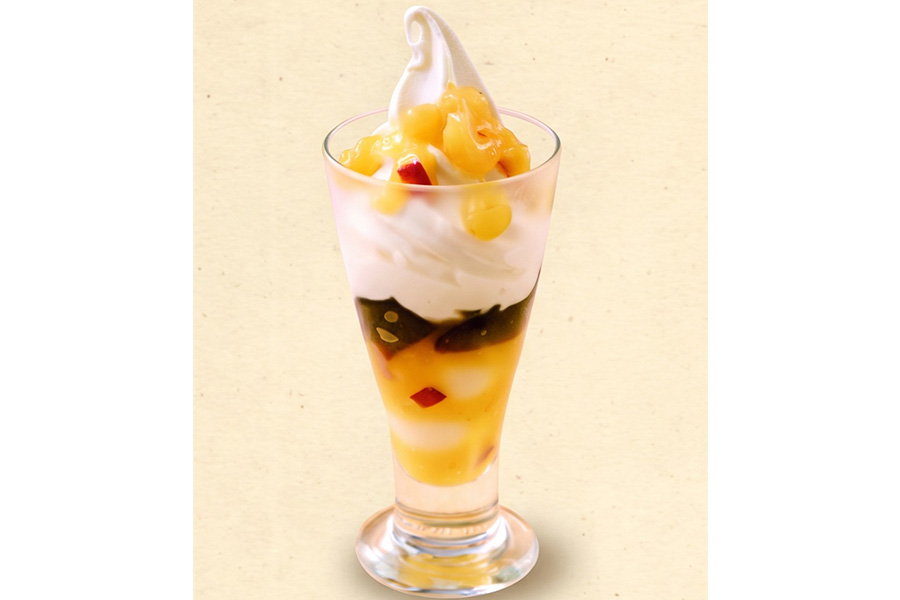 「黒糖ゼリーとごろごろお芋ソースのソフトパルフェ」（549円）