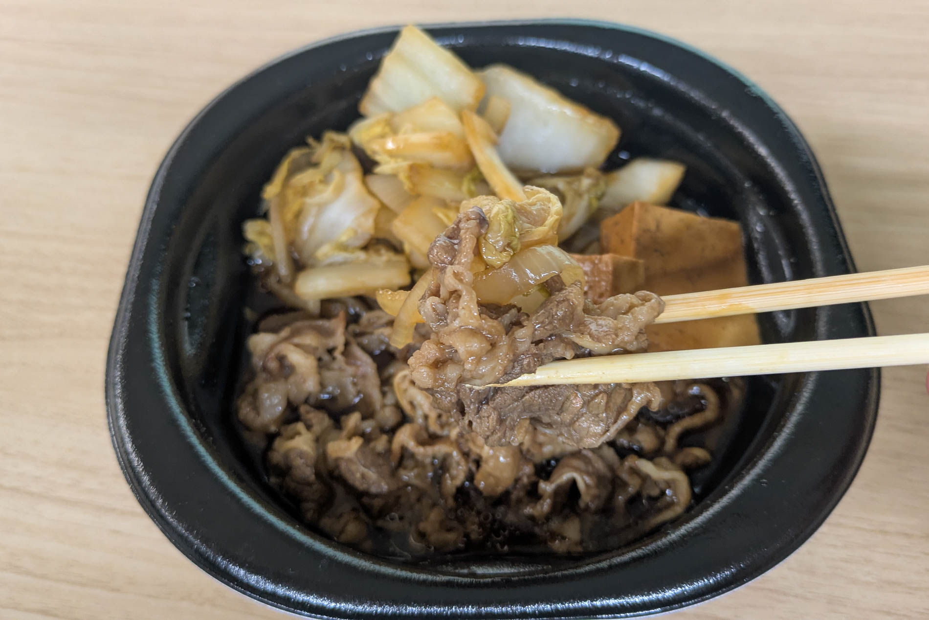 牛肉も野菜も甘辛いたれの味がしっかり染みている