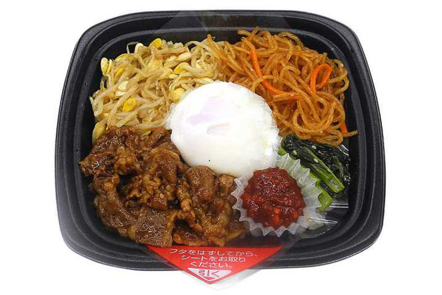 セブン-イレブン「旨辛牛焼肉の温玉ビビンバ丼（道産もち麦使用）」